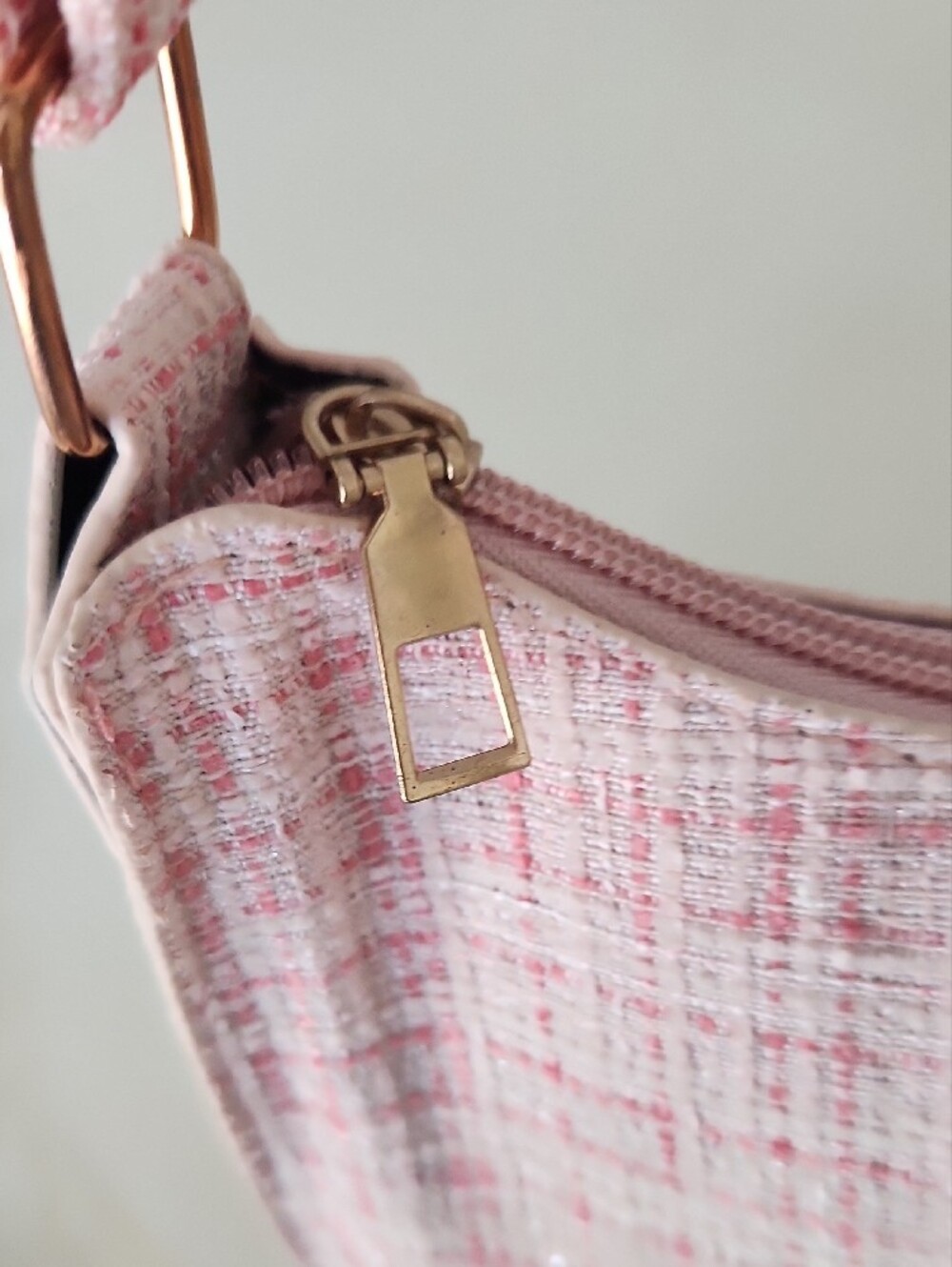 Pink Tweed Shoulder Bag with Gold Hardware - Picture 5 of 6